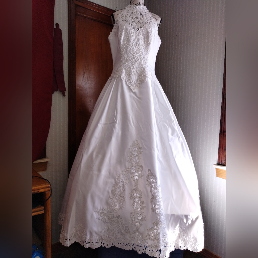 Wedding dress/sweetheart brand